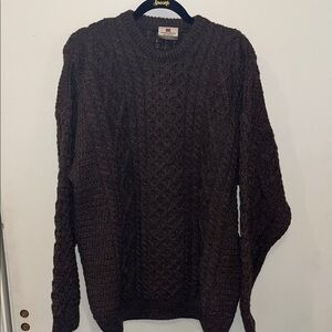 Carraig Donn Classic Men's Dark Brown Cable-Knit Wool Crewneck Sweater Large